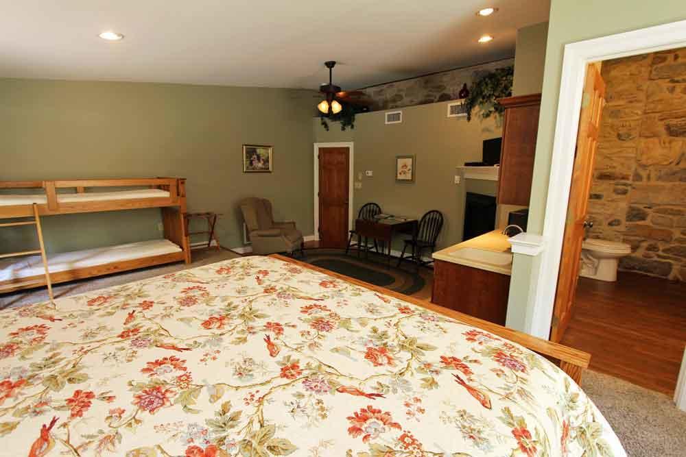 Rocky Acre Farm Bed & Breakfast Mount Joy Bagian luar foto